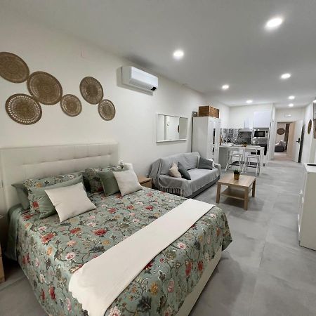 Centro Estudio Trinidad Malaga 3 ภายนอก รูปภาพ