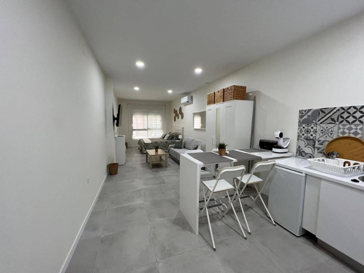 Centro Estudio Trinidad Malaga 3 ภายนอก รูปภาพ