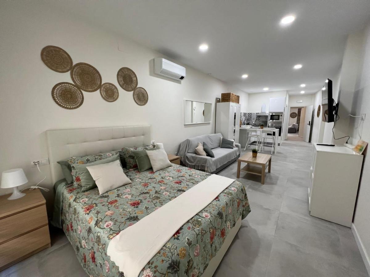 Centro Estudio Trinidad Malaga 3 ภายนอก รูปภาพ