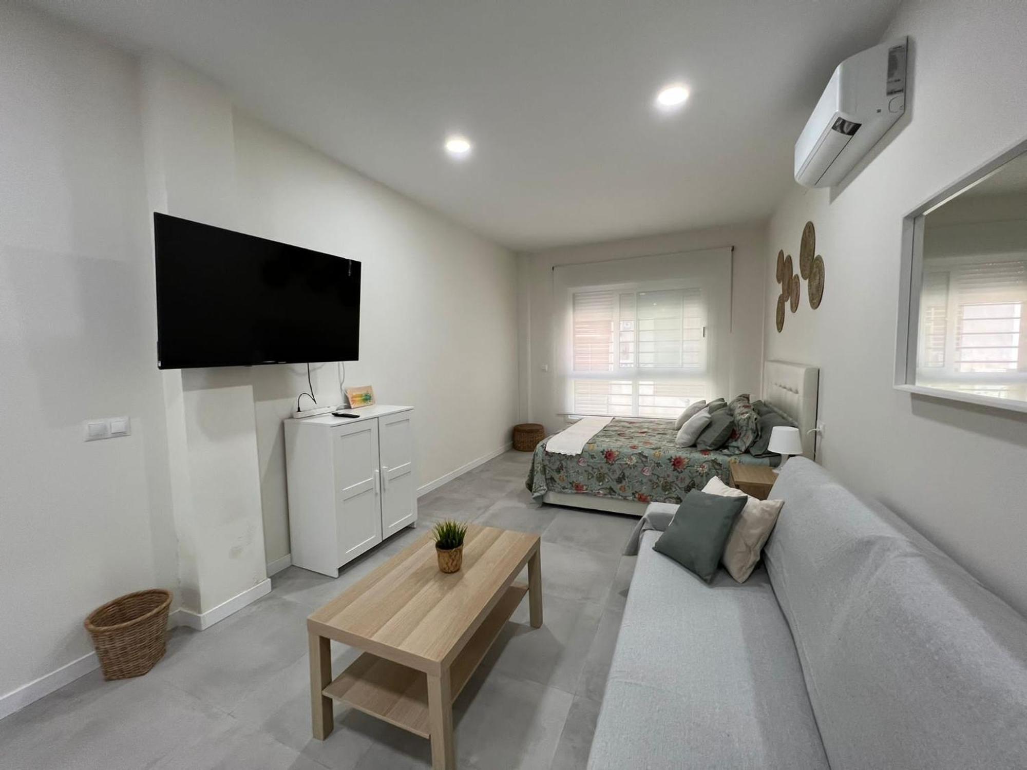 Centro Estudio Trinidad Malaga 3 ภายนอก รูปภาพ