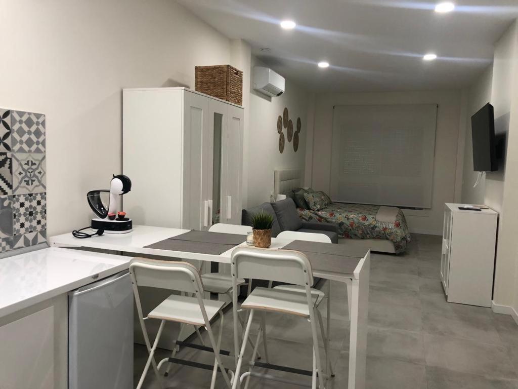 Centro Estudio Trinidad Malaga 3 ภายนอก รูปภาพ