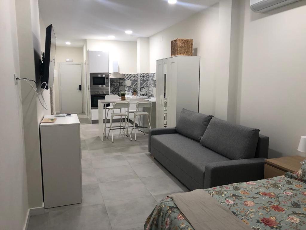 Centro Estudio Trinidad Malaga 3 ภายนอก รูปภาพ